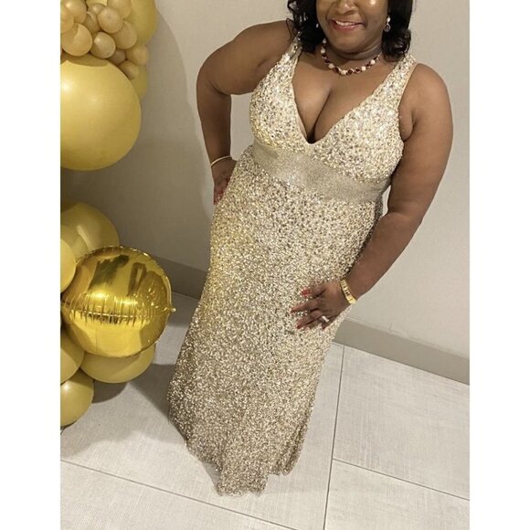 MAC DUGGAL Sequined Sleeveless V Neck Column Gown in Nude Gold Size US 2 - Picture 4 of 16